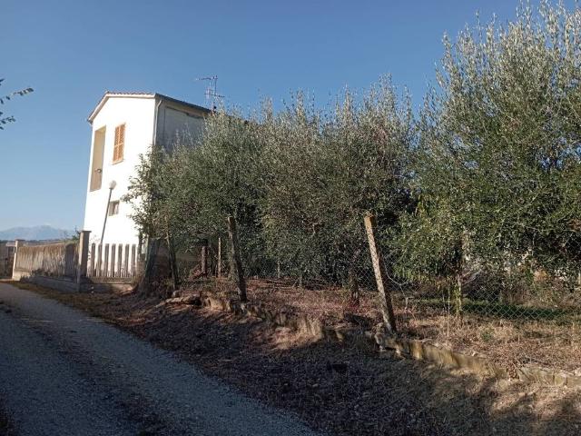 Rustico in vendita a Bellante Stazione, Bellante