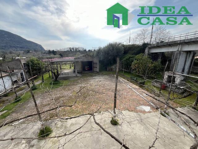 Rustico in vendita a Bellona, Campania