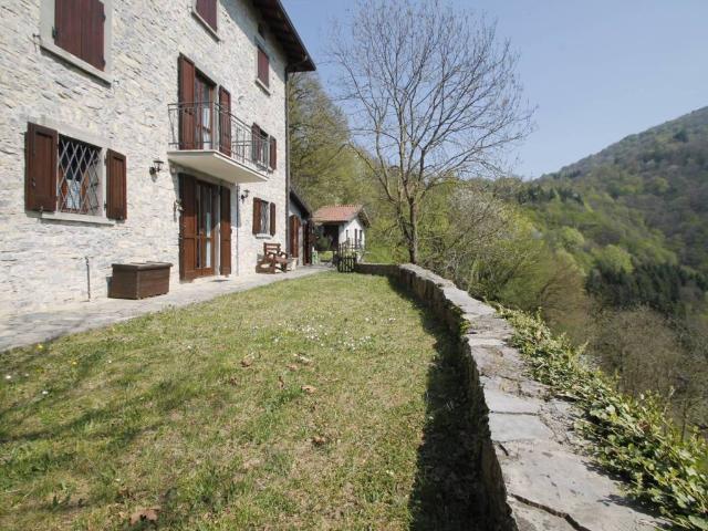 Rustico in vendita a Berbenno, Lombardia