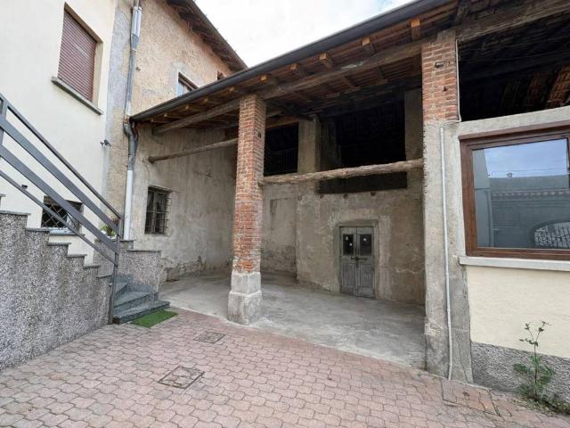 Rustico in vendita a Beregazzo Con Figliaro, Lombardia