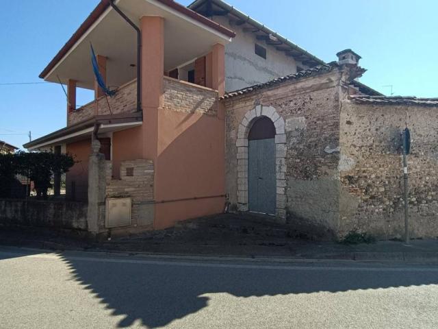 Rustico in vendita a Bertiolo, Friuli-Venezia Giulia