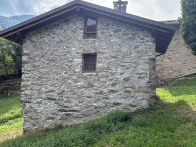 Rustico in vendita a Demo, Berzo Demo