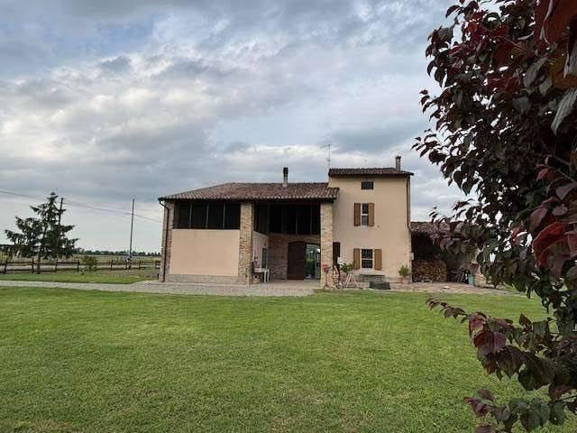 Rustico in vendita a Besenzone, Reggio Emilia
