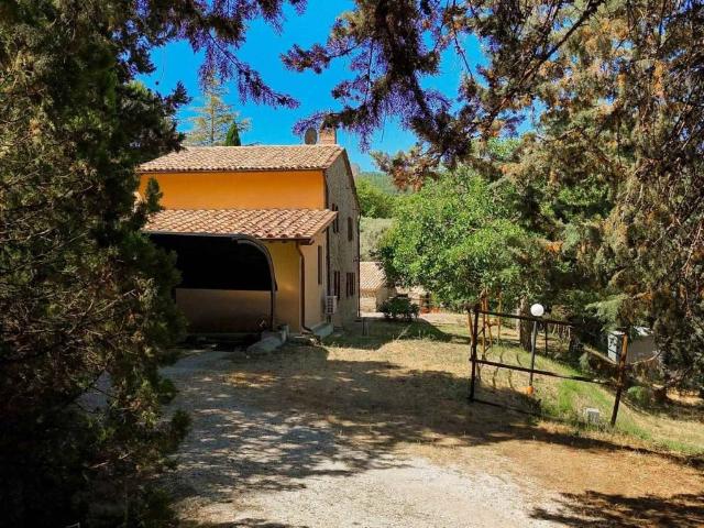 Rustico in vendita a Bevagna, Umbria