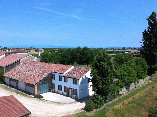 Rustico in vendita a Bevilacqua, Veneto