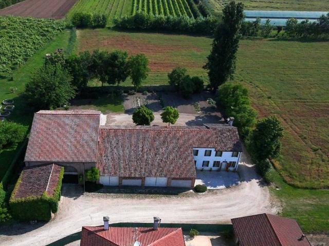 Rustico in vendita a Bevilacqua, Veneto