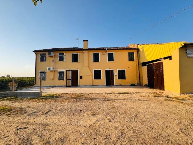Rustico in vendita a Bevilacqua, Verona