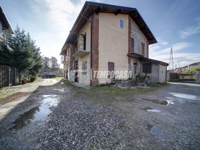 Rustico in vendita a Biandronno, Lombardia