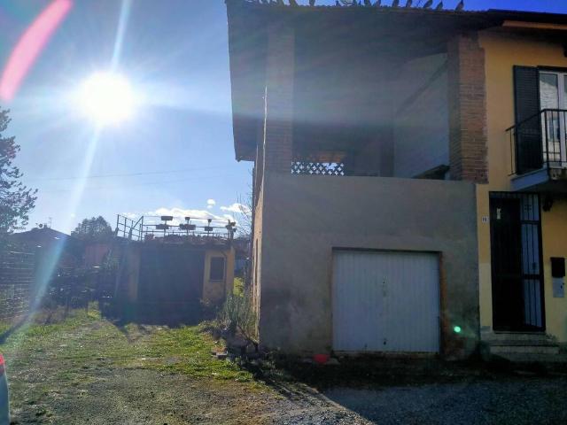 Rustico in vendita a Biandronno, Lombardia