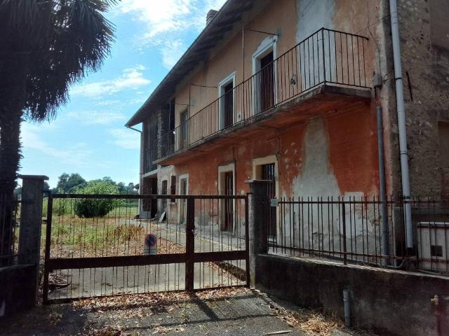 Rustico in vendita a Biandronno, Lombardia