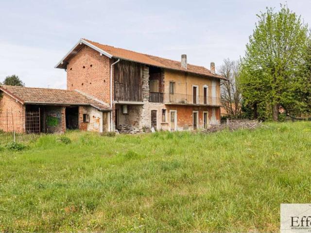 Rustico in vendita a Biandronno, Lombardia