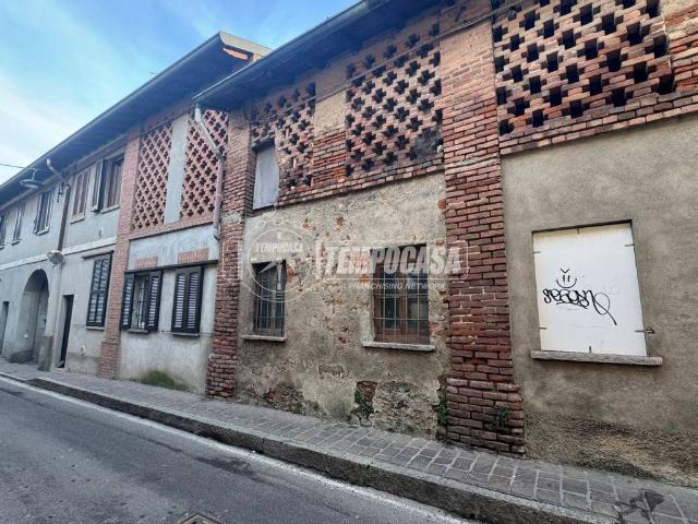 Rustico in vendita a Biassono, Lombardia