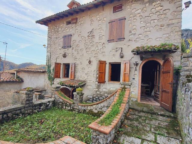 Villa Indipendente in vendita a Unione dei comuni Media Valle del Serchio, Borgo A Mozzano