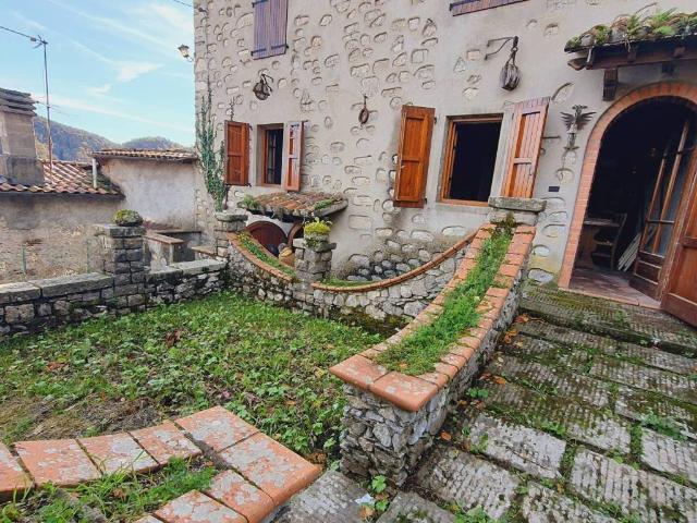 Villa Indipendente in vendita a Unione dei comuni Media Valle del Serchio, Borgo A Mozzano