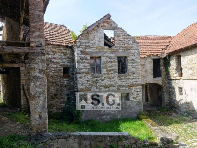 Rustico in vendita a Borgo Valbelluna, Carve