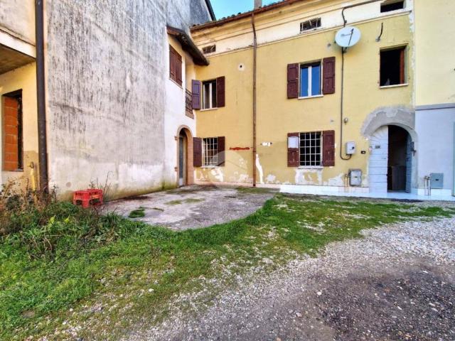 Rustico in vendita a Borgo Virgilio, Scorzarolo