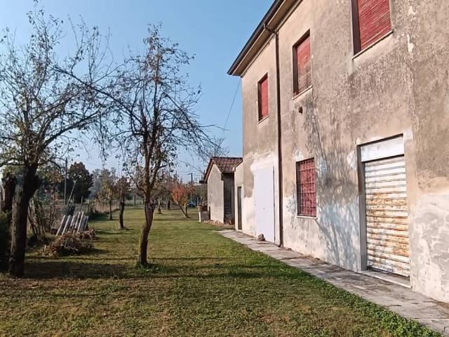 Rustico in vendita a Borgonovo Val Tidone, Reggio Emilia