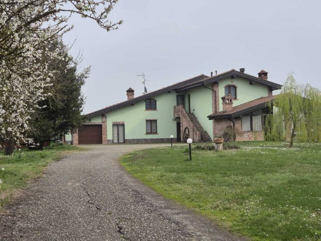 Rustico in vendita a Borgonovo Val Tidone, Reggio Emilia