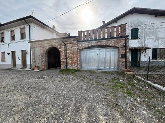 Rustico in vendita a Borgonovo Val Tidone, Reggio Emilia