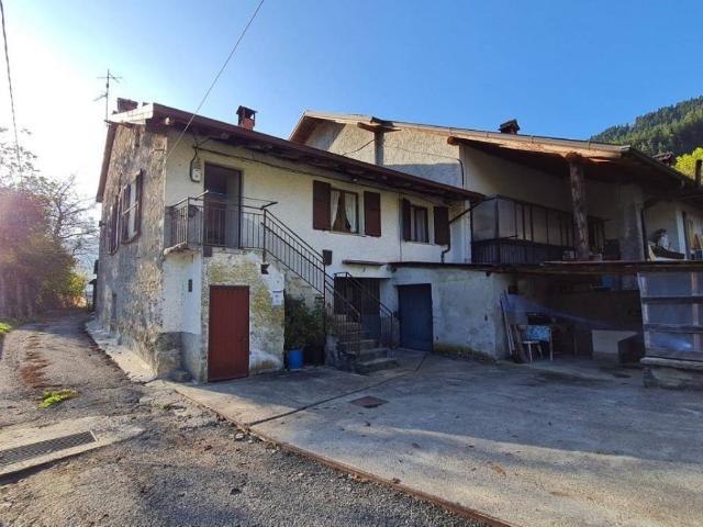 Rustico in vendita a Comunità montana della valle Camonica, Borno