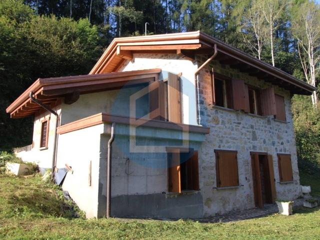 Rustico in vendita a Comunità montana della valle Camonica, Borno