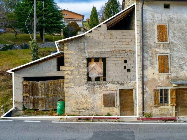 Rustico in vendita a Bosco Chiesanuova, Veneto