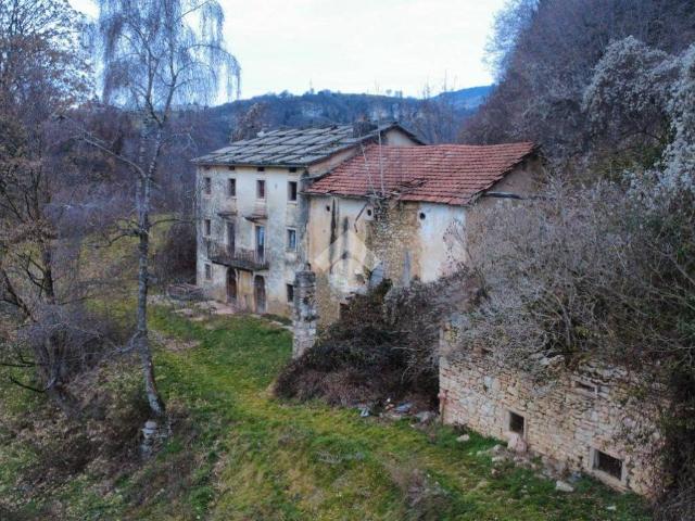 Rustico in vendita a Bosco Chiesanuova, Veneto