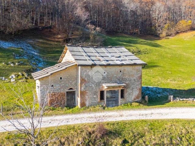 Rustico in vendita a Bosco Chiesanuova, Veneto