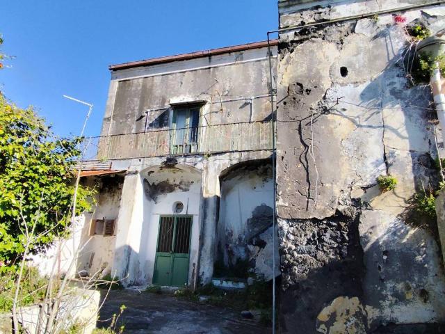 Rustico in vendita a Boscotrecase, Campania