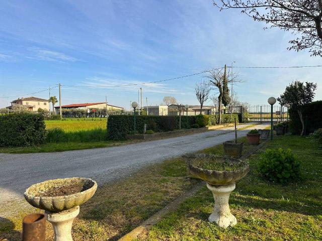 Rustico in vendita a Bottanuco, Lombardia