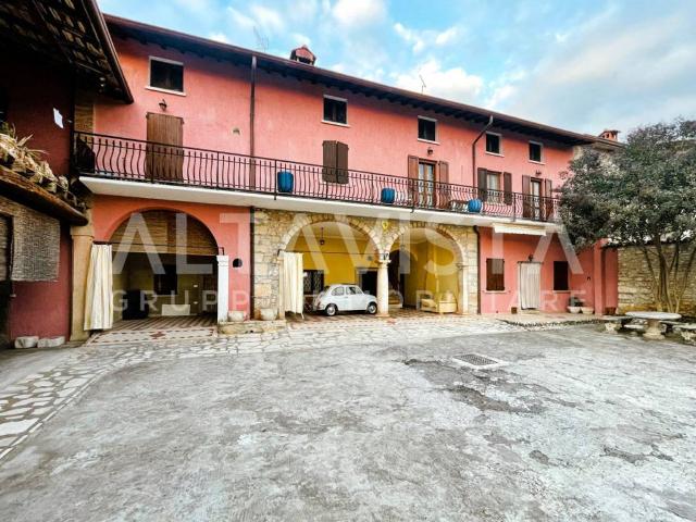 Rustico in vendita a Botticino, Lombardia