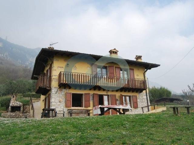 Rustico in vendita a Botticino, Lombardia