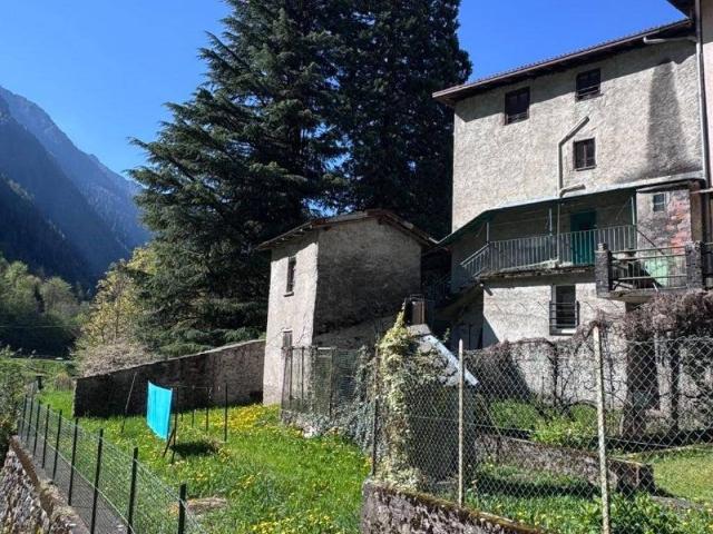 Rustico in vendita a Comunità Montana della Valle Brembana, Branzi
