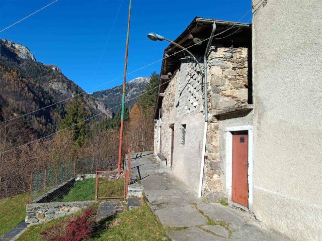 Rustico in vendita a Comunità Montana della Valle Brembana, Branzi