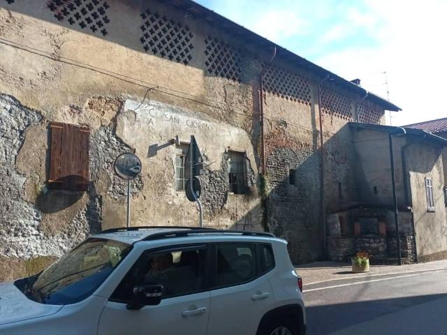 Rustico in vendita a Bregnano, Lombardia