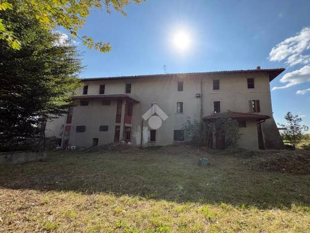 Rustico in vendita a Brembate, Lombardia