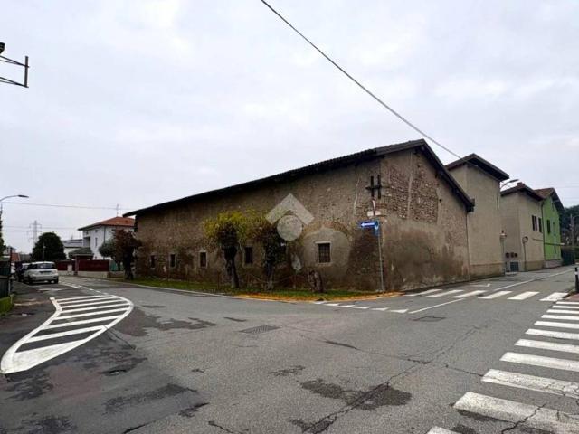 Rustico in vendita a Brembate, Lombardia