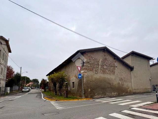 Rustico in vendita a Brembate, Lombardia