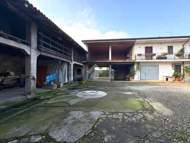 Rustico in vendita a Brembate, Lombardia