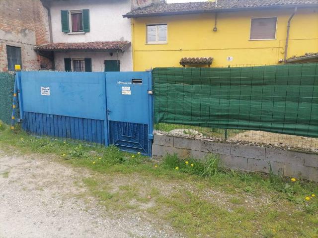 Rustico in vendita a Brembio, Lombardia