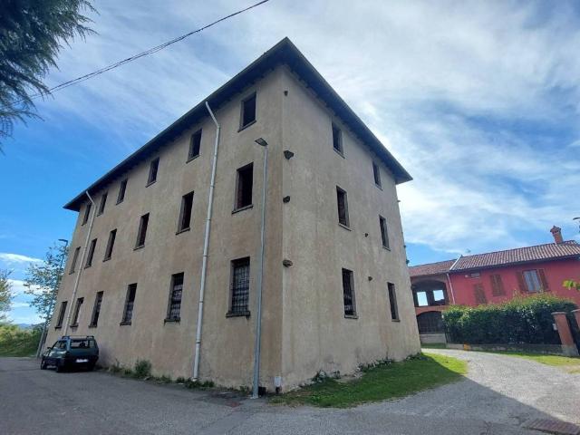 Rustico in vendita a Brenna, Lombardia