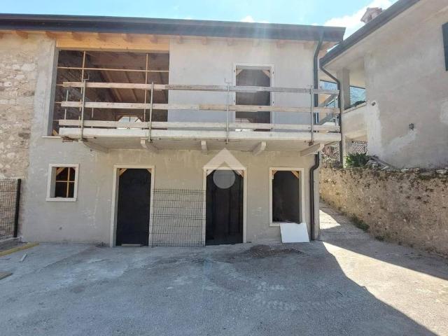 Rustico in vendita a Brenzone sul Garda, Magugnano