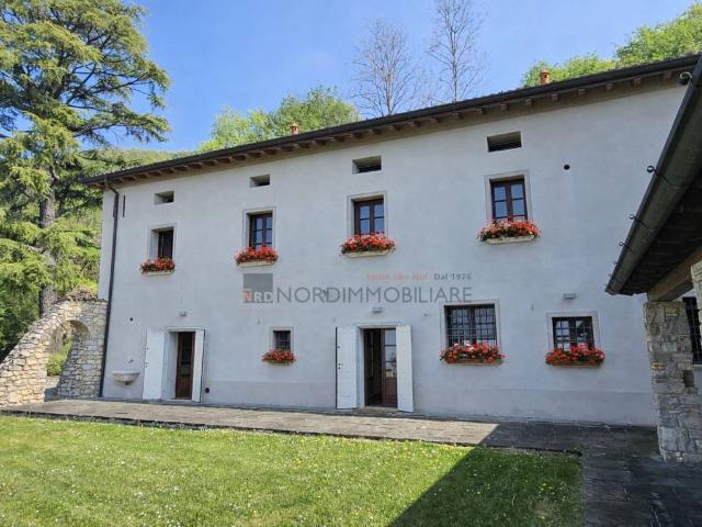 Villa Indipendente in vendita a Zona Centro, Brescia