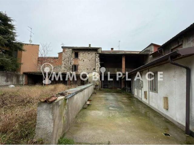 Rustico in vendita a Zona Est, Brescia