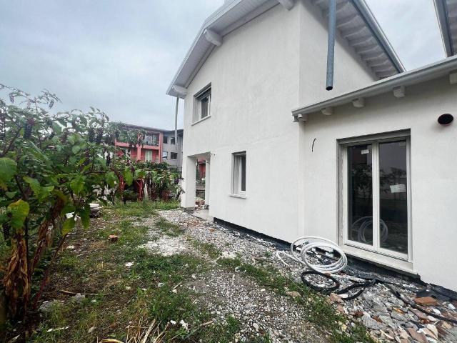 Rustico in vendita a Zona Est, Brescia