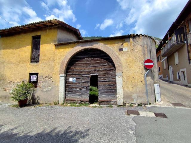 Rustico in vendita a Zona Est, Brescia