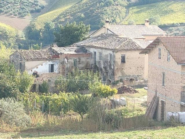 Rustico in vendita a Bucchianico, Abruzzo