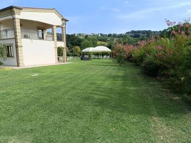 Rustico in vendita a Bucchianico, Abruzzo