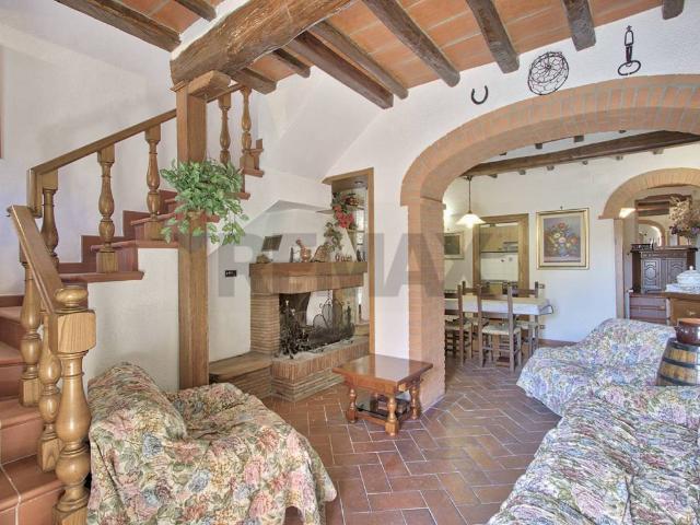 Rustico in vendita a Bucine, Toscana