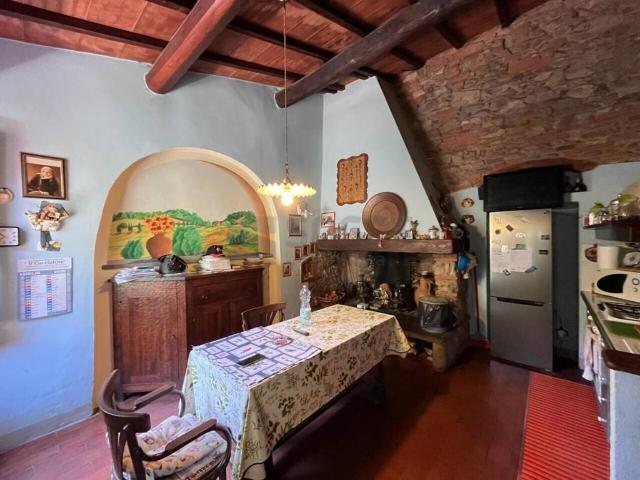 Rustico in vendita a Bucine, Toscana